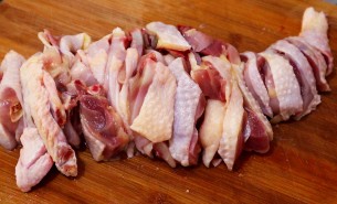 全自動雞胸肉分揀機設備 鴨翅根重量分級秤 雞分割產(chǎn)品分選機